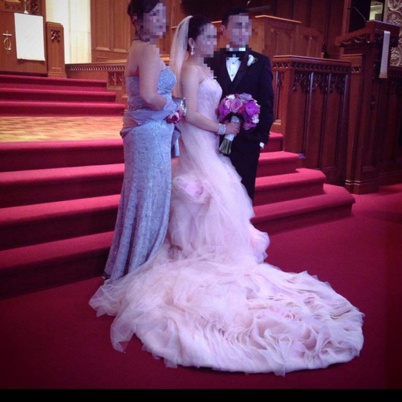 Selling my wedding dress - Picture 1 of 3